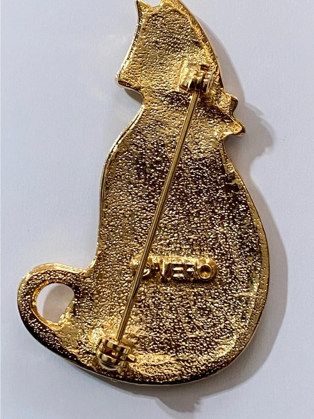 Vintage Vero goldtone cat brooch